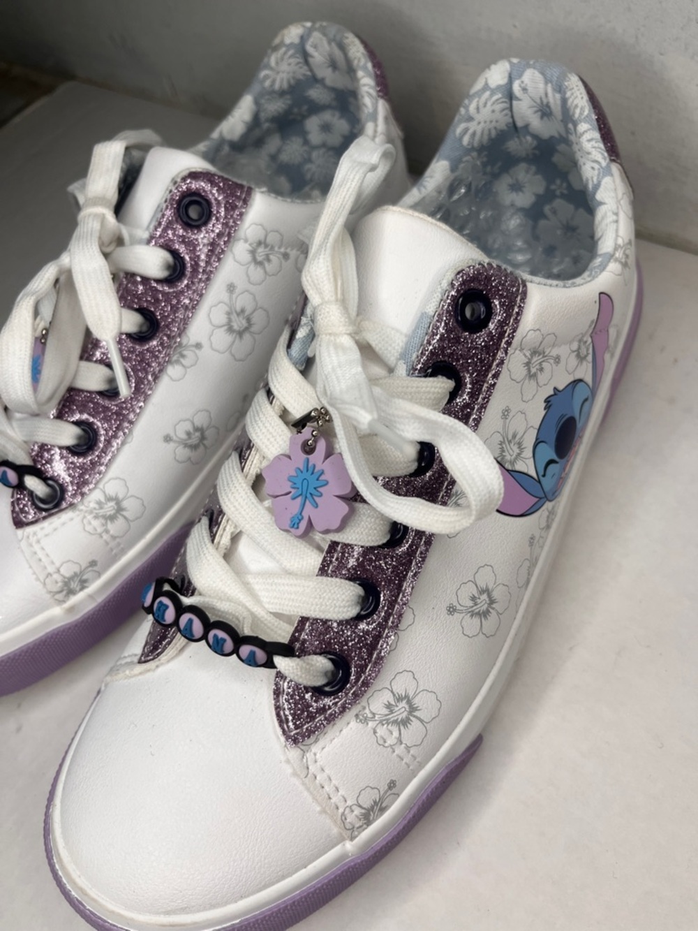 Disney Stitch Women's Sneaker nwot - Picture 5 of 11